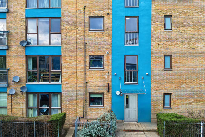 2-bed flat on Brabazon Street, Poplar E14, £375,000