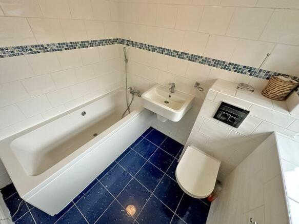 GROUND FLOOR BATHROOM