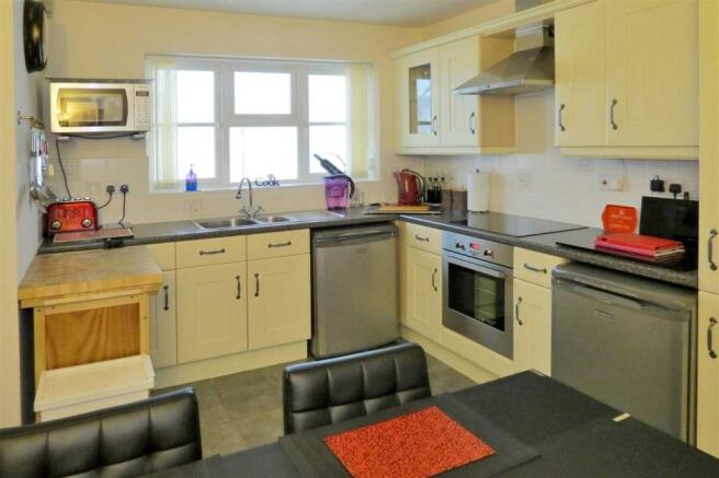 Dining Kitchen: