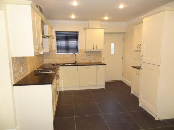 KITCHEN/DINING ROOM