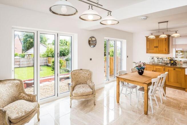 Dining Kitchen / Fam