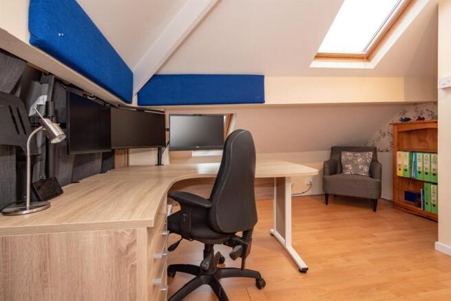 Bedroom/Study