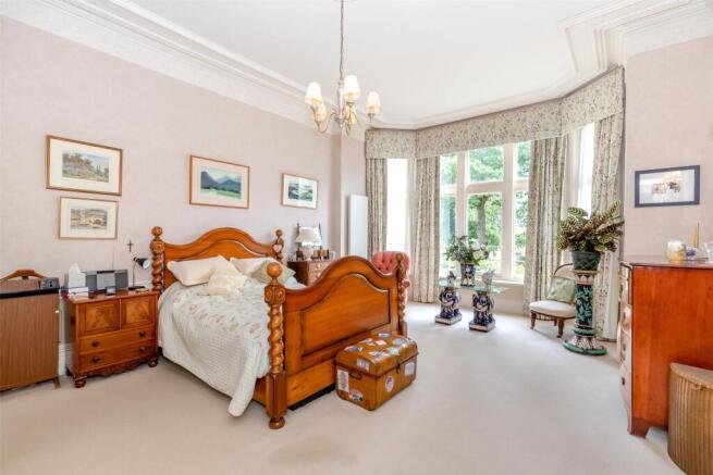 3 bed Flat for sale Image 11