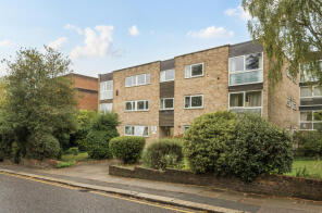 Flat 9, 33 Meriden House, Manor Road, Barnet EN5 2LR