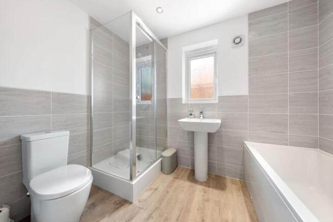 7 bed Detached for sale Image 11