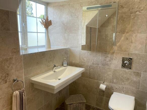 Ensuite to Bed 1