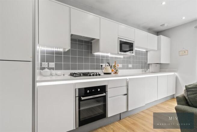 Heronsgate Court F6 MV-10.jpg