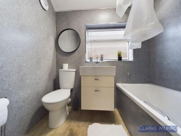 4 bed Town House to rent Image 12