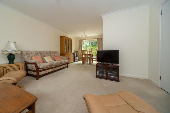 THROUGH LOUNGE/DINER