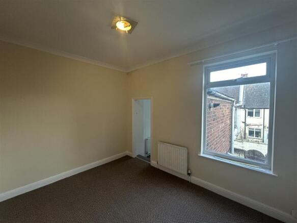 3 bed Terraced to rent Image 8