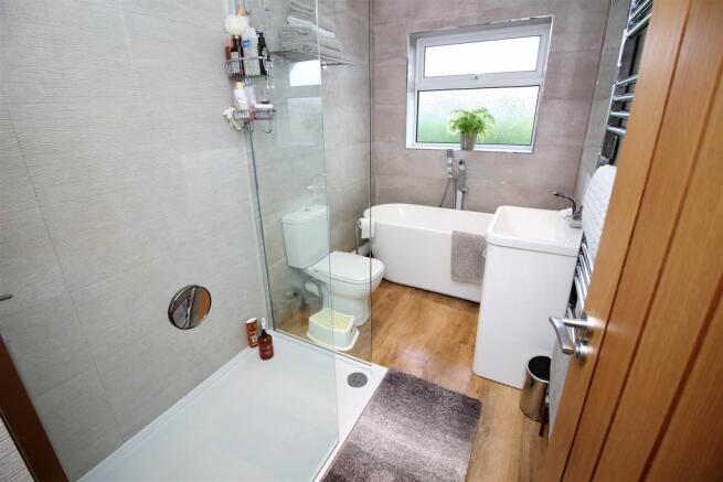 family bathroom.jpg
