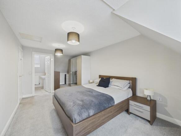 3 bed Town House for sale Image 6