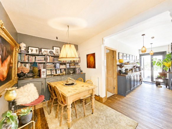 2 bed Flat for sale Image 11
