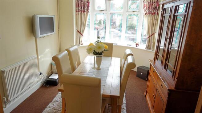 BAY FRONTED DINING R