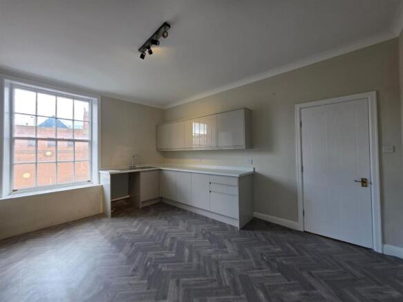 2 bed Maisonette to rent Image 6