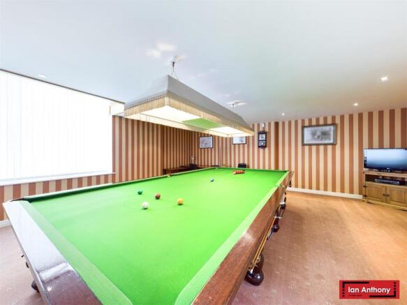 GAMES ROOM