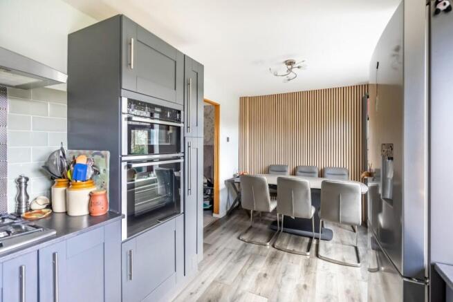 4 bed Semi-Detached for sale Image 4