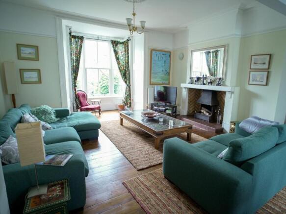 Lounge/Dining Room