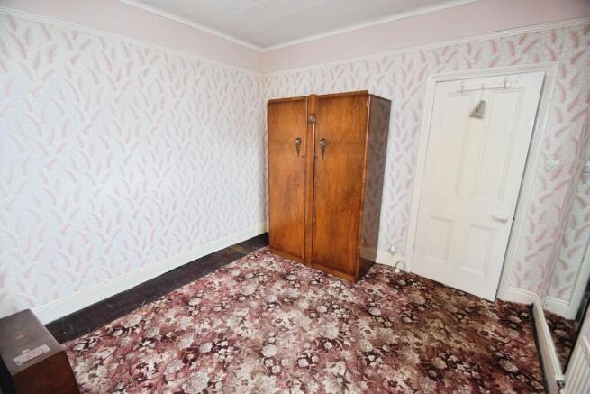5 bed Semi-Detached for sale Image 8
