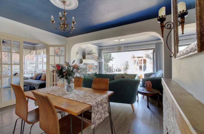 Lindsey Crescent - Matt Clinton EweMove Kenilworth