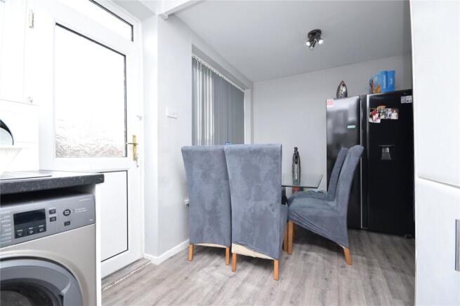 3 bed Terraced to rent Image 5