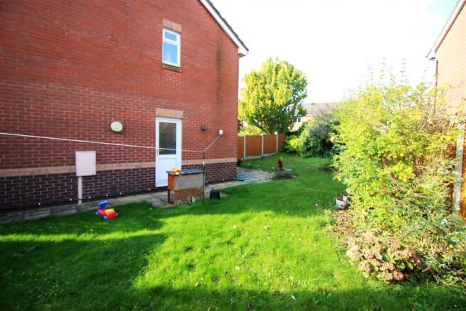 side to rear garden.JPG