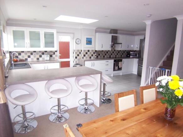 KITCHEN/BREAKFAST RM