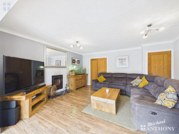 CAM03218G0-PR0964-STILL016