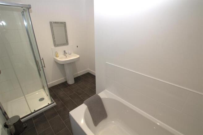 2 bed Apartment to rent Image 9