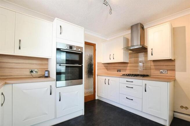 4 bed Semi-Detached Bungalow for sale Image 5