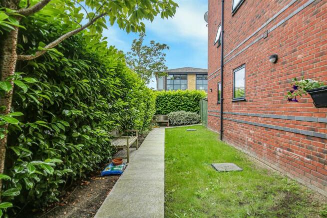 15 Communal Garden.jpg