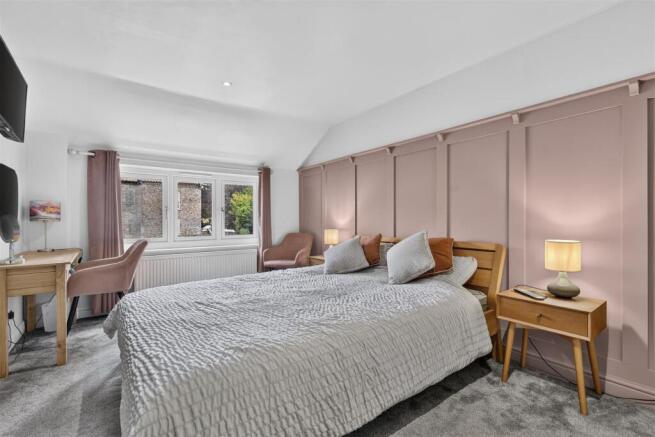 4 bed Semi-Detached for sale Image 9