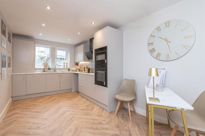 3 bed Town House for sale Image 4