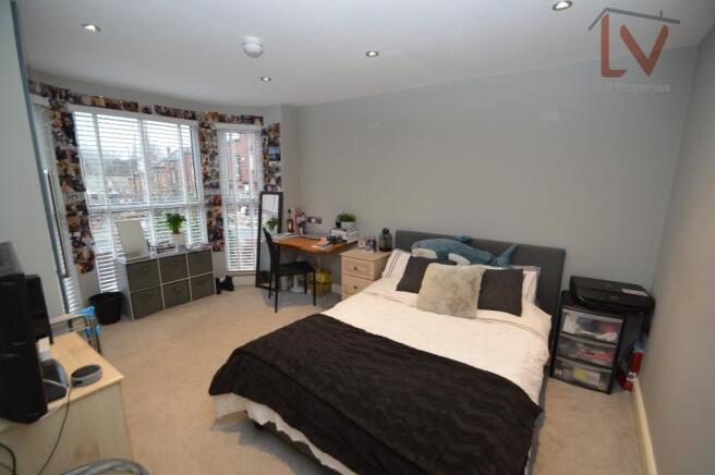 4 bed Terraced to rent Image 5