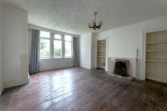 5 bed Semi-Detached for sale Image 8
