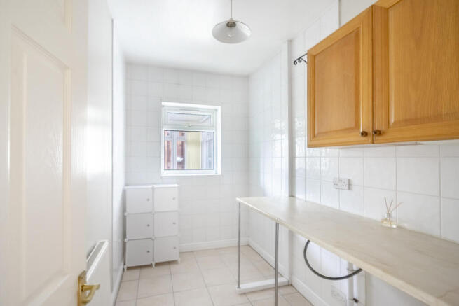 6 bed Semi-Detached for sale Image 11