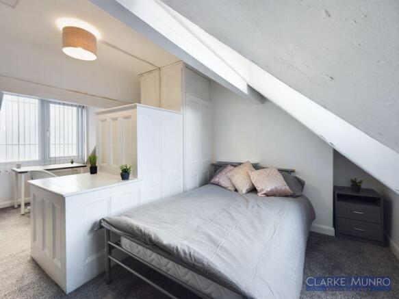 4 bed Terraced to rent Image 5