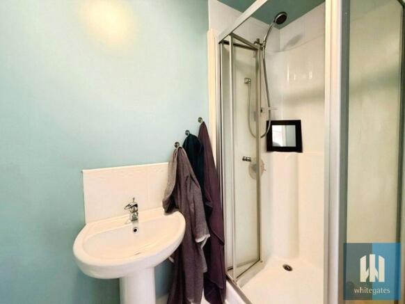 2 bed Apartment to rent Image 9