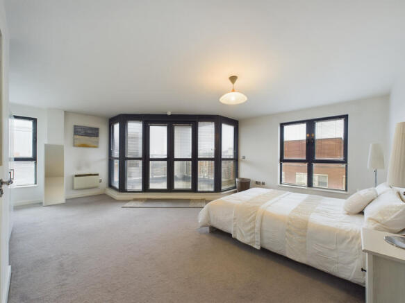 3 bed Apartment for sale Image 11