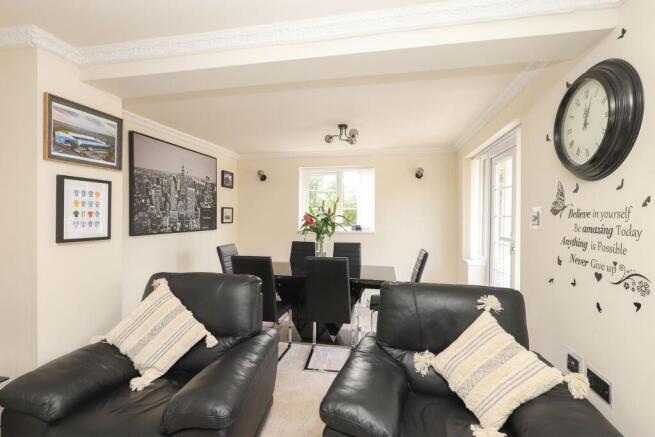4 bed Detached for sale Image 11