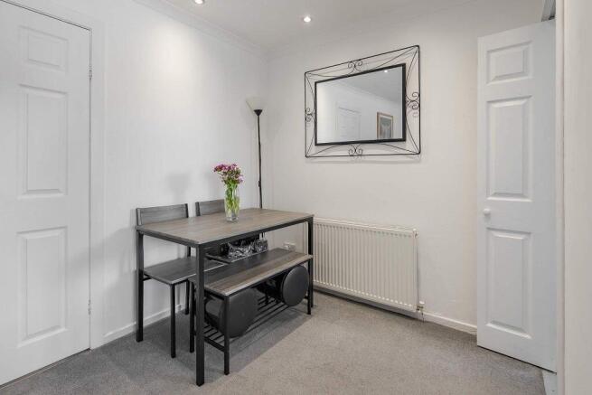 70M, Overton Crescent, East Calder photo 4