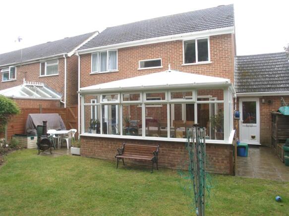52 Magnaville Road rg4.jpg