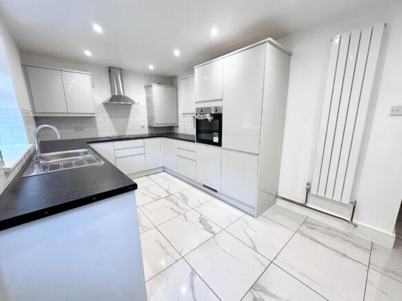 3 bed Terraced for sale Image 5