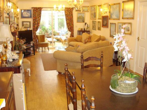 LOUNGE/DINER
