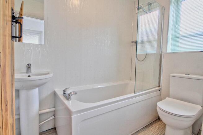 2 bed House to rent Image 10