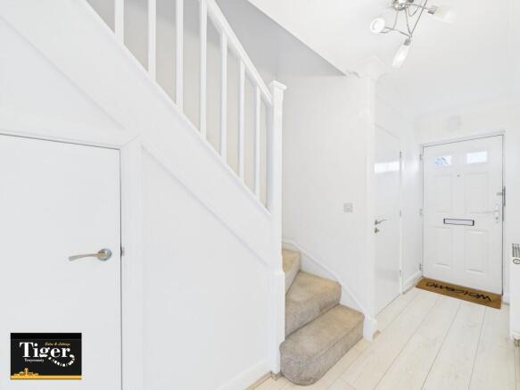 CAM02176G0-PR0525...