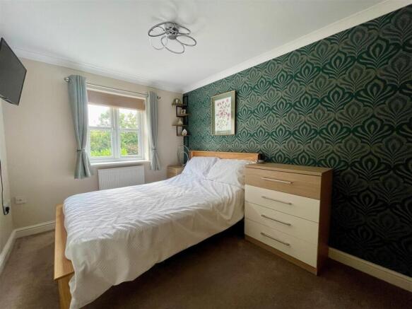 4 bed House for sale Image 9