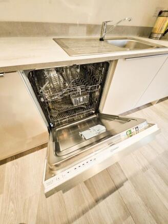 2 bed Apartment to rent Image 9