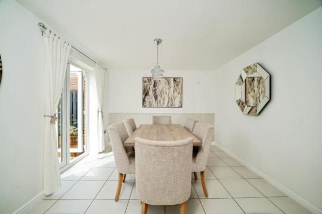 4 bed Detached for sale Image 5