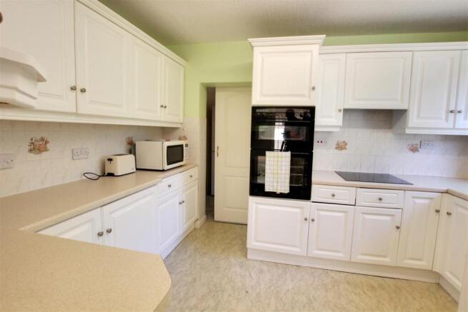 3 bed Detached for sale Image 8